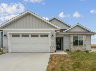 96 Huntington Dr, Iowa City, IA