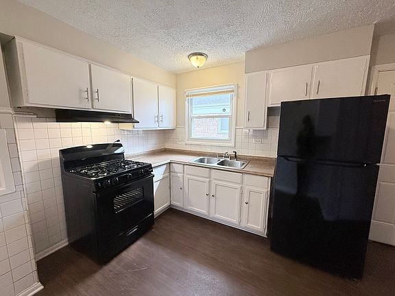 3rd image of 14610 Blackstone Ave