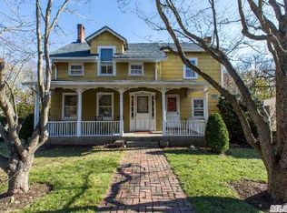 40 W Shore Rd, Huntington, NY 11743