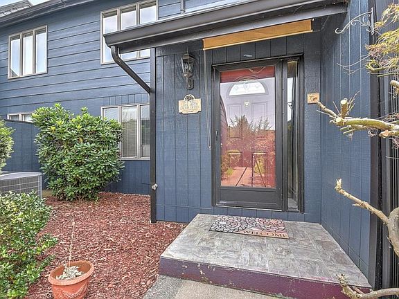 2nd image of 532F Fleetwood Ct