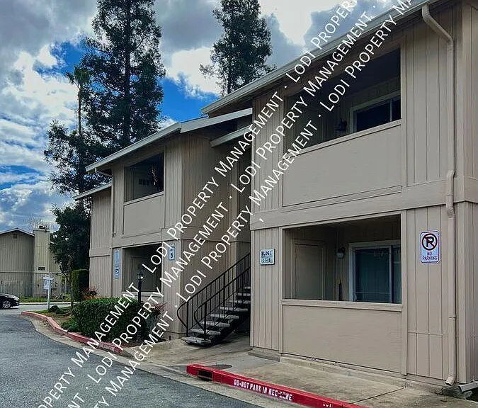 511 Almond Dr #2 — Photo 15