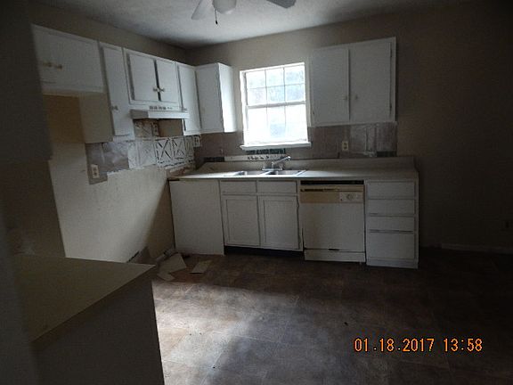3rd image of 104 Oakdale Dr