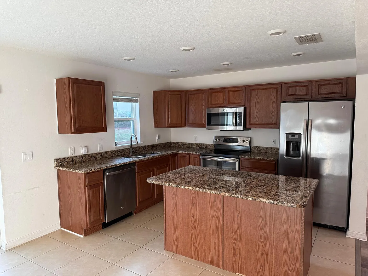 3812 Exeter Ln — Photo 2