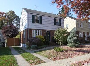 347 White Rd, Mineola, NY 11501