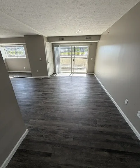 Beacon Point Apartments — Photo 33