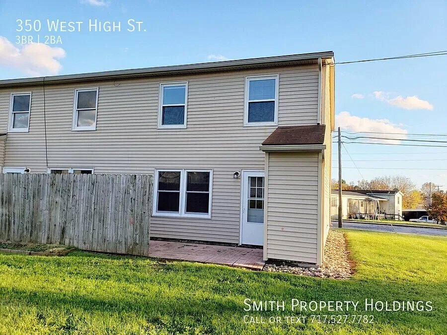 350 West High St. 3 Bed 1.5 Bath Townhome — Photo 3