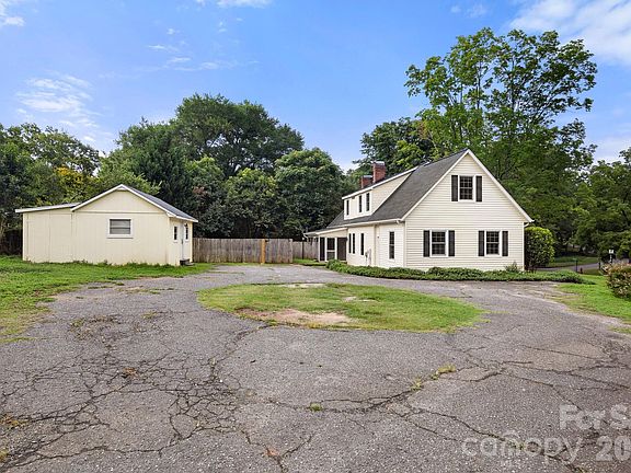 3rd image of 207 Edgemont Ave