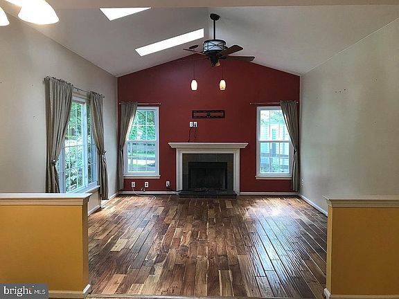 4th image of 902 Burdette Dr