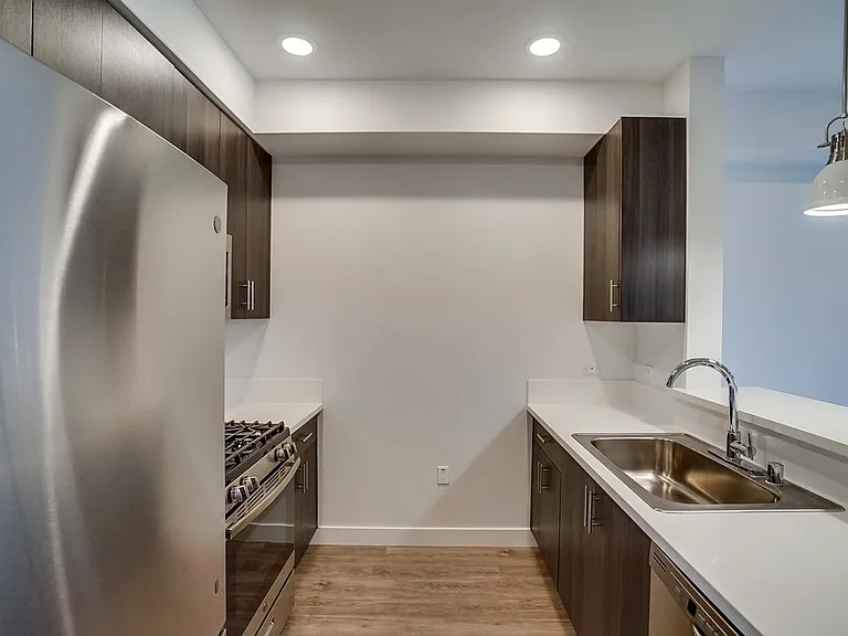 6015 Woodman Ave #206 — Photo 17