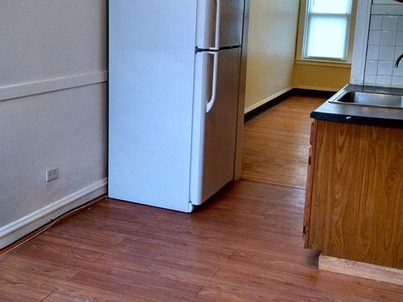 5th image of 4844 W Henderson St #2S