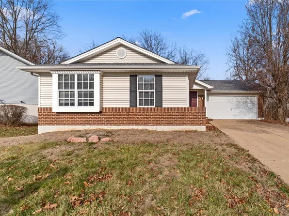 527 Rustic Valley Dr, Ballwin, MO 63021