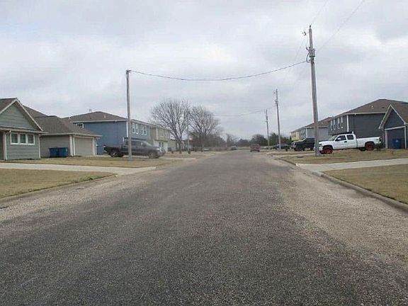 5th image of 305 Sunnyside Dr