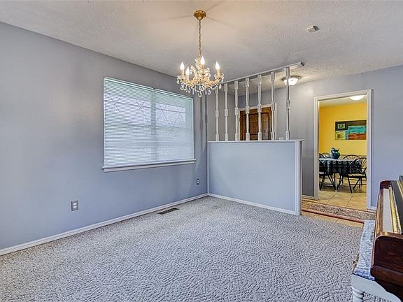 5th image of 1100 SW 67th Pl