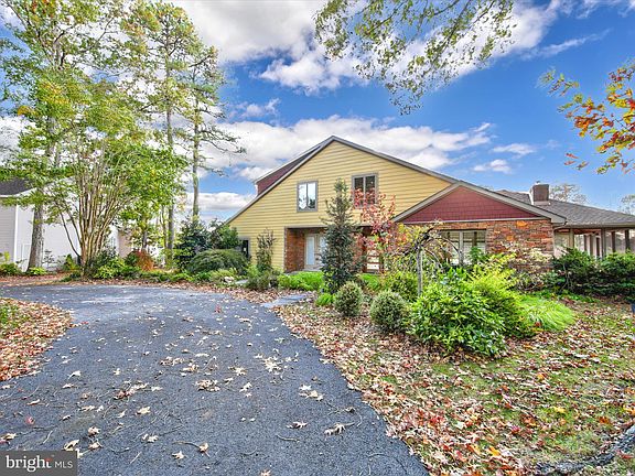 5th image of 28 Club House Dr