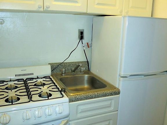 5th image of 1057 2nd Ave APT 4B
