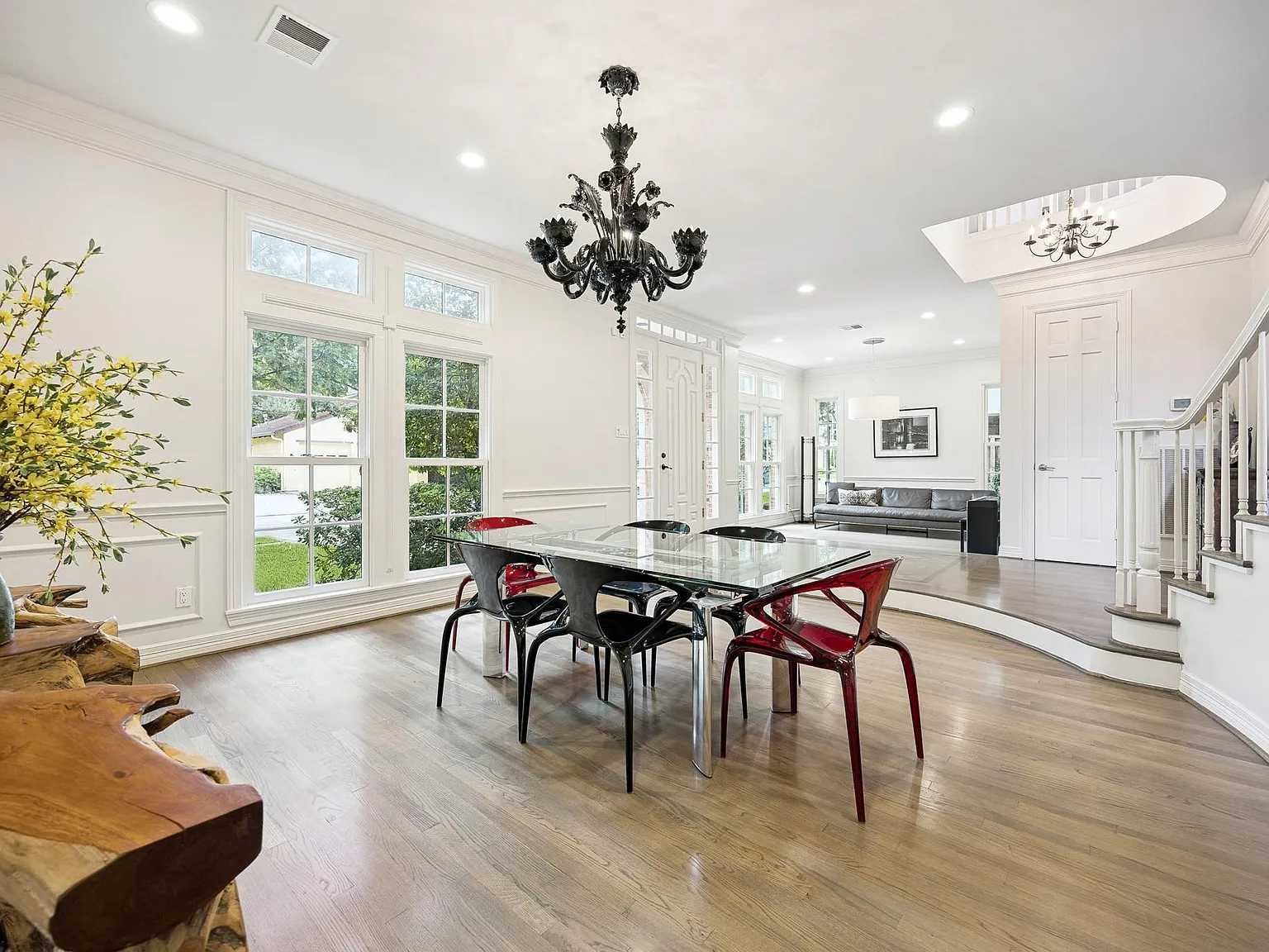 4 bed, 4.5 bath, 4118 sqft, $9,995 — Photo 4
