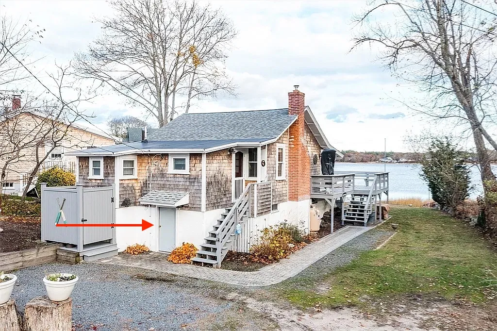Ross Ave, Wareham — Photo 1