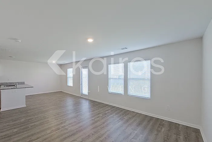 4 bed, 2.5 bath, 1801 sqft, $1,845 — Photo 4