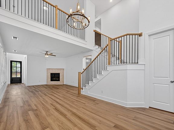 5th image of 818 Stone Grove Rd