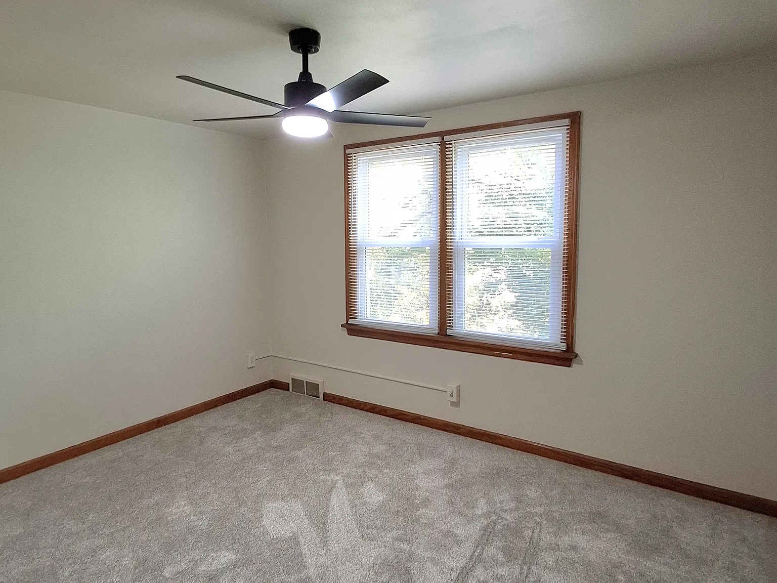 2 bed, 1000 sqft, $850 — Photo 4