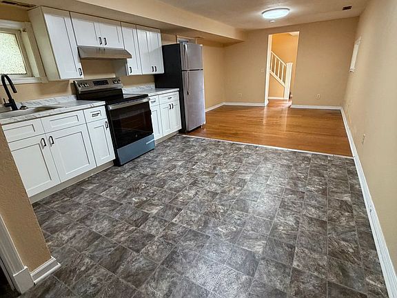 2nd image of 1924 Clay St APT B