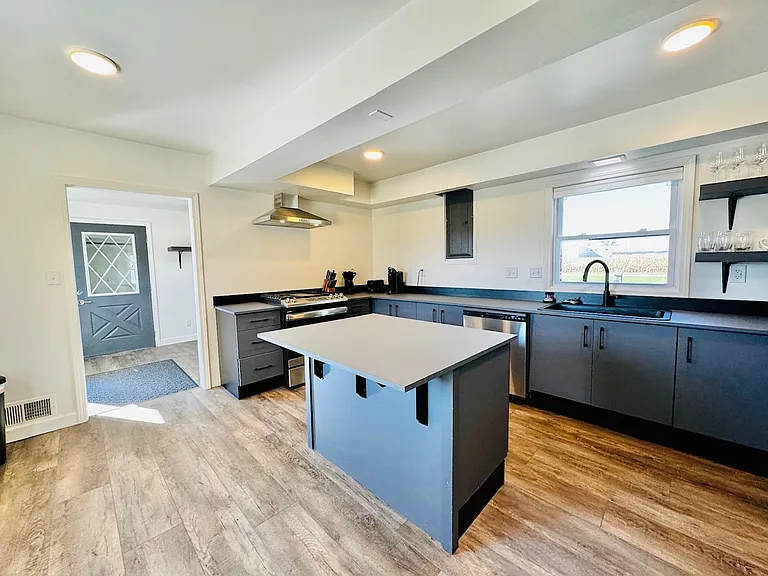 2453 W 16th St — Photo 7