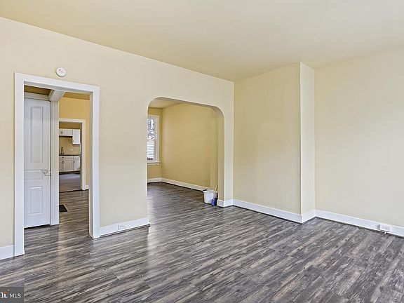 4th image of 289 Union St