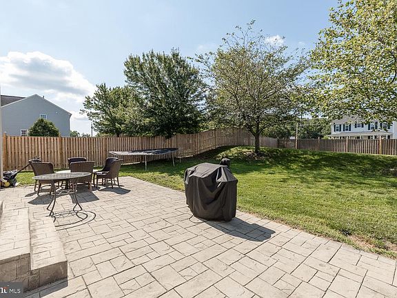 5th image of 102 Keverne Ct
