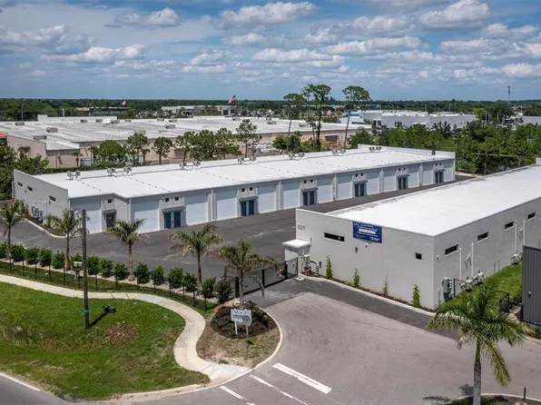 829 57th St E #1, Bradenton, FL 34208