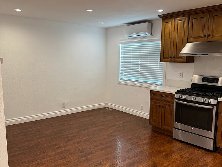 8672 Rathburn Ave — Photo 3