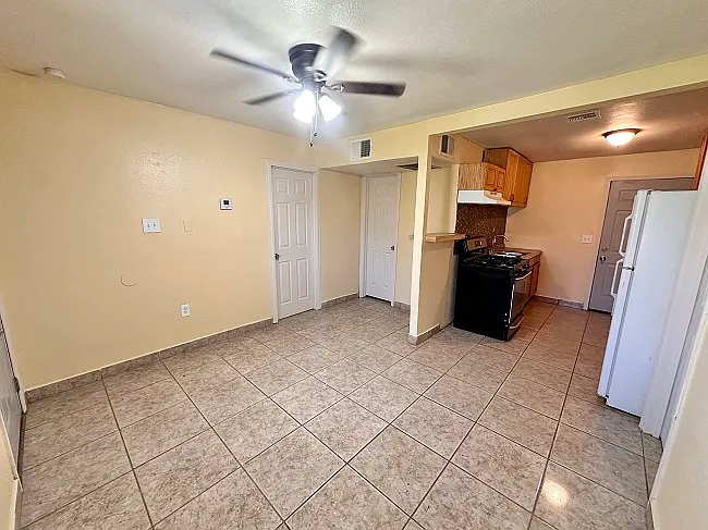 3 bed, 750 sqft, $775 — Photo 3