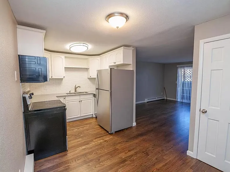 1410 N York St #13 — Photo 5