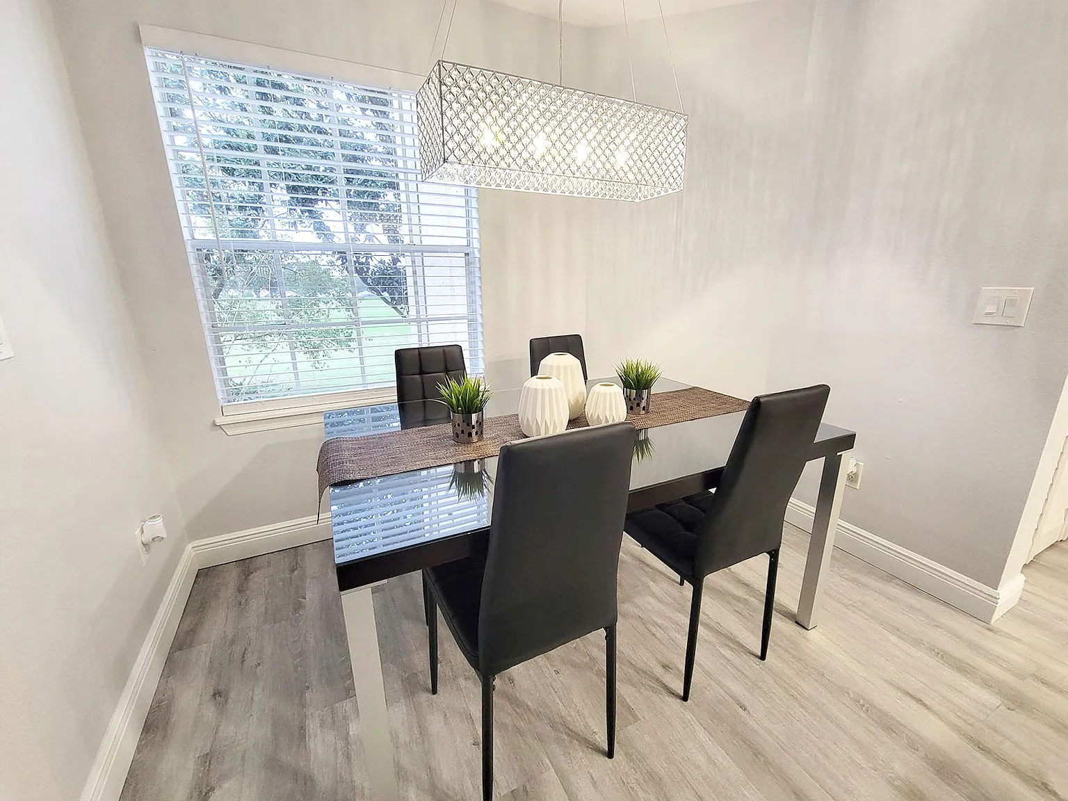 2 bed, 2.0 bath, 1133 sqft, $2,800 — Photo 3