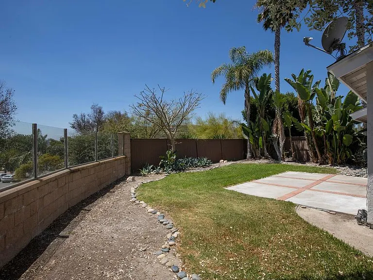 2975 Lexington Cir — Photo 28
