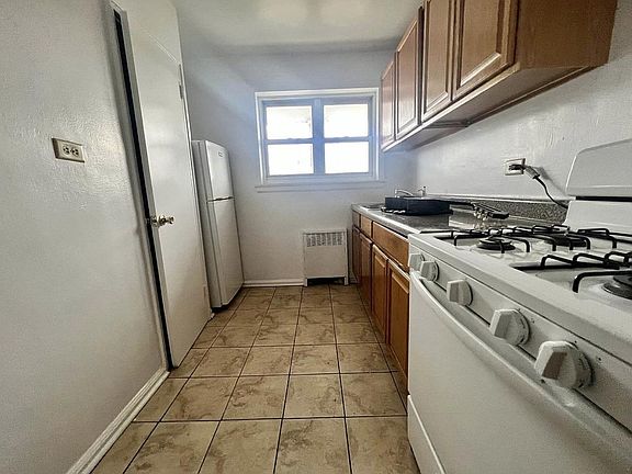 3rd image of 137 Smith St #1B