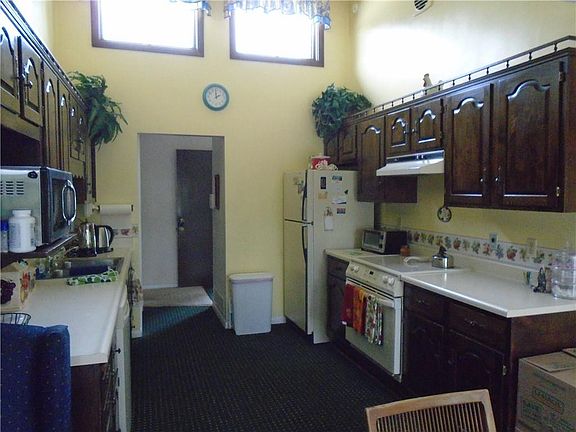 3rd image of 1001 Orchard Dr