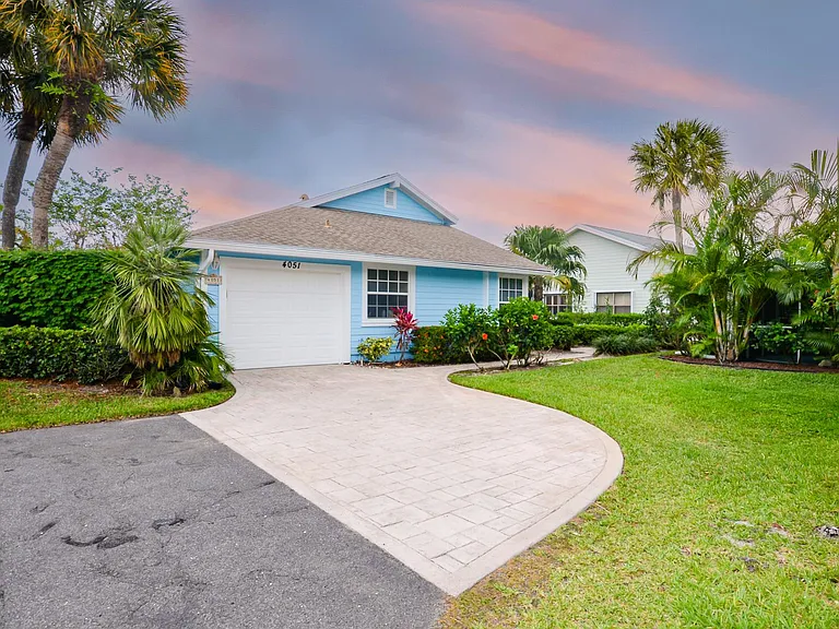 4051 NE Breakwater Dr — Photo 6