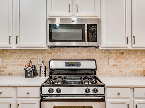 4th image of 3105 Nichols St SE