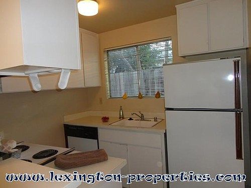 2nd image of 2421 W St APT 4