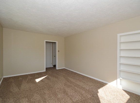 4th image of 252 N Park Ave