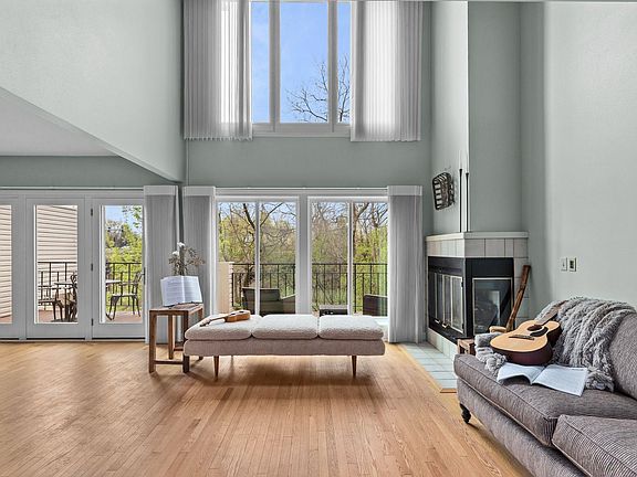 3rd image of 10 Lawrence Ct #10