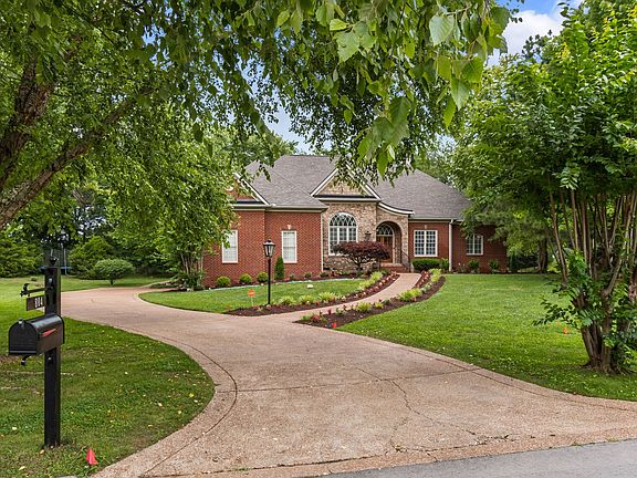 3rd image of 804 Highgrove Cir