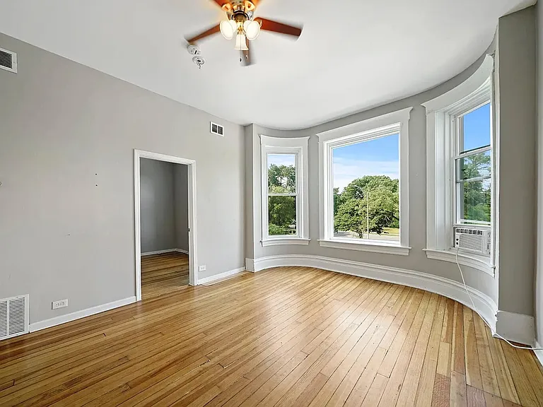 3131 W Augusta Blvd #1F — Photo 2