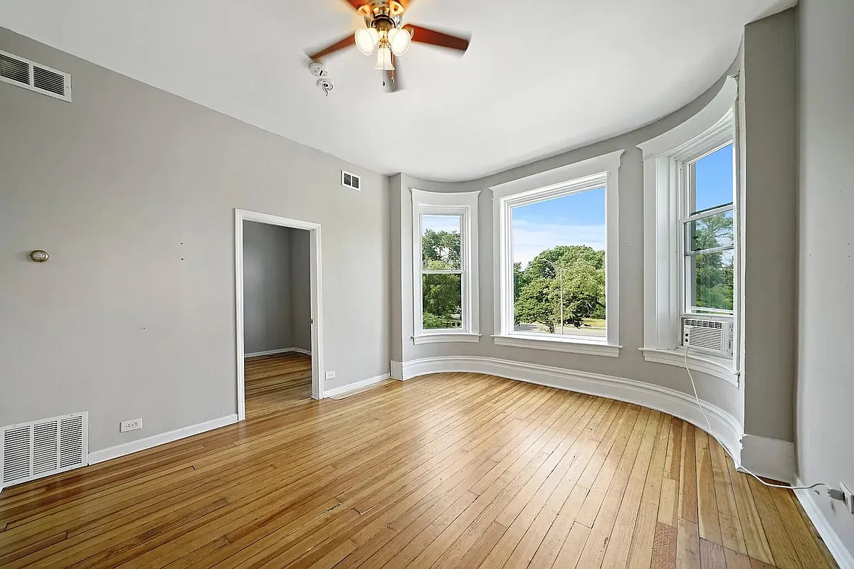 Building Photo - 3129-3131 W Augusta Blvd #3131-1F
