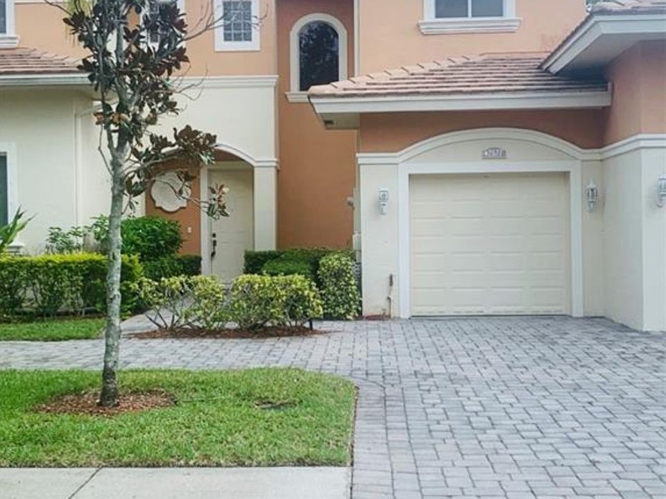 1st image of 2577 Stockbridge Sq SW