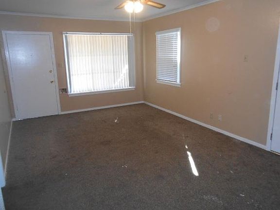 3rd image of 2113 Mayfair Dr E
