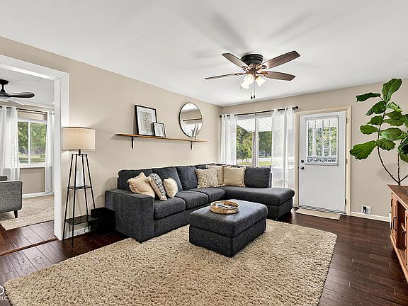 5th image of 1016 Oak Blvd