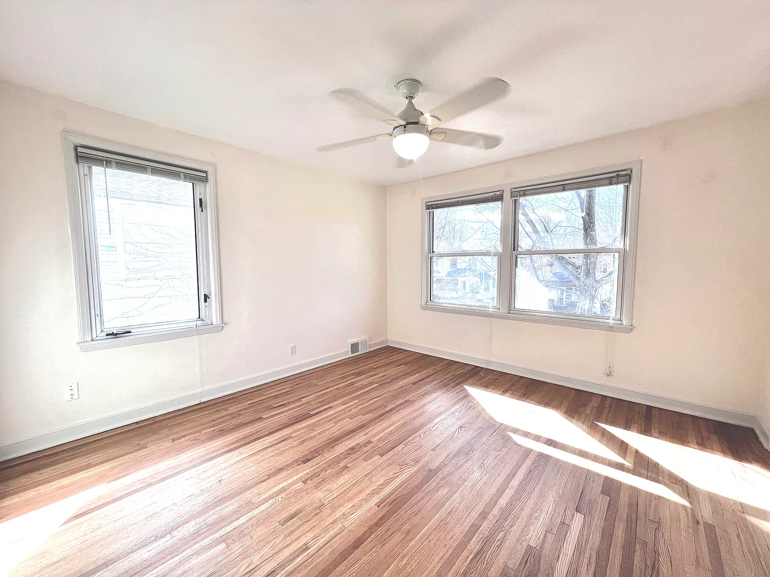2 bed, 1280 sqft, $2,075 — Photo 4