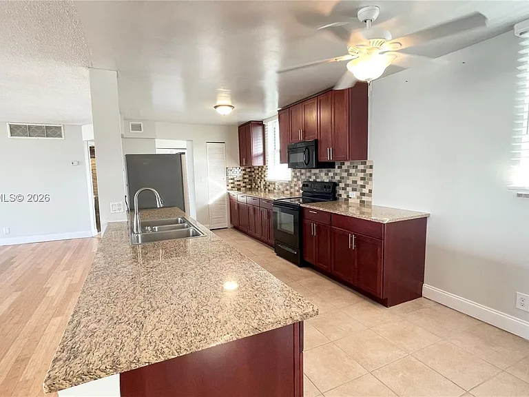 3703 NE 166th St #602 — Photo 7