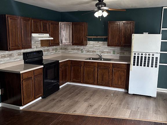 3rd image of 216 Seymour Rd #216